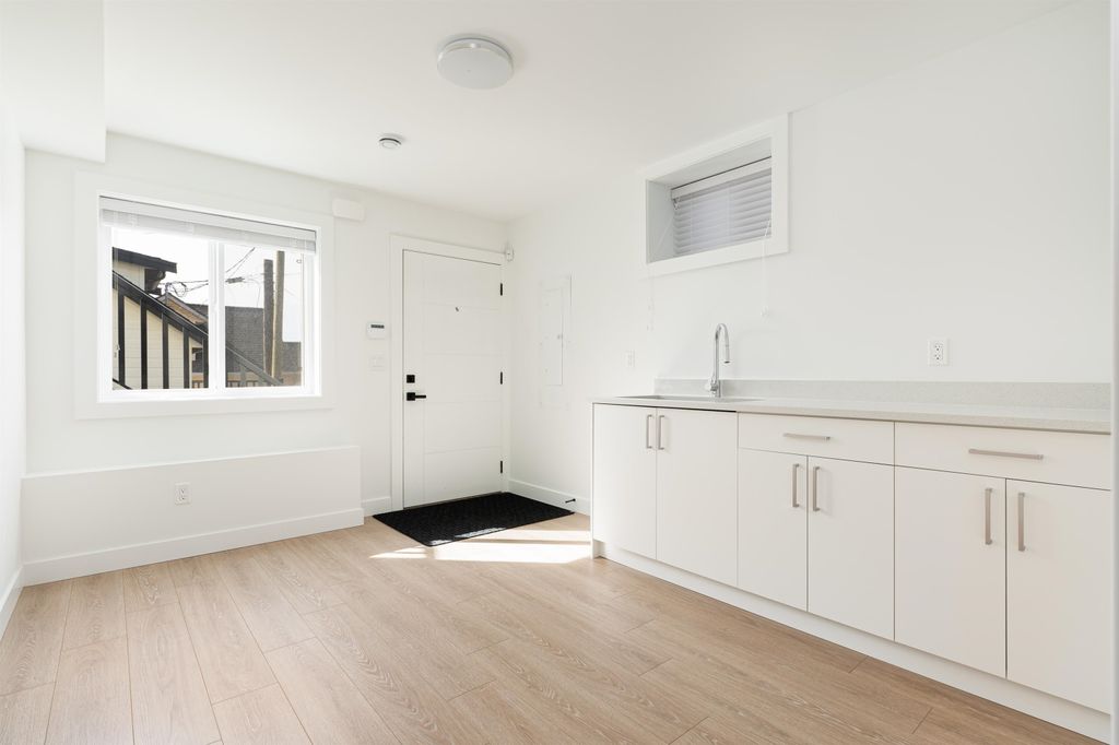 listing image 1106478012191787706