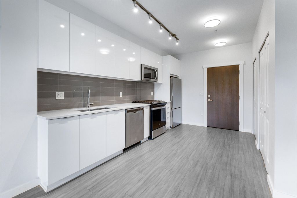 listing image 1104681712159415901