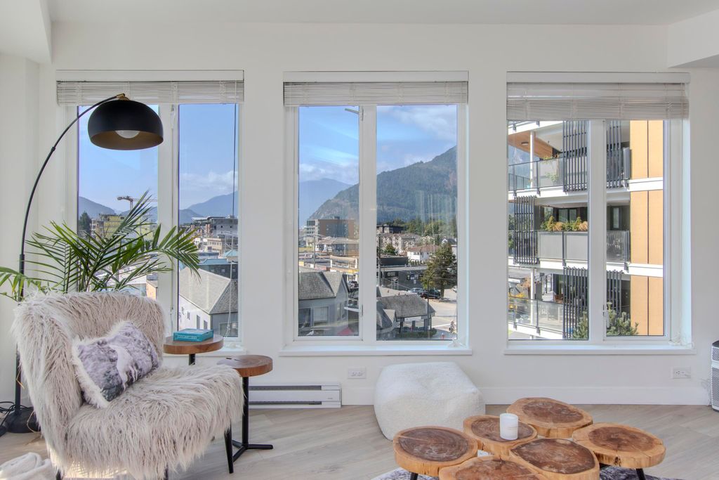 listing image 1103041932510430530