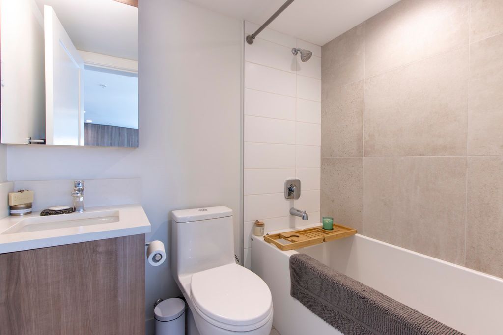 listing image 1103708651084494342