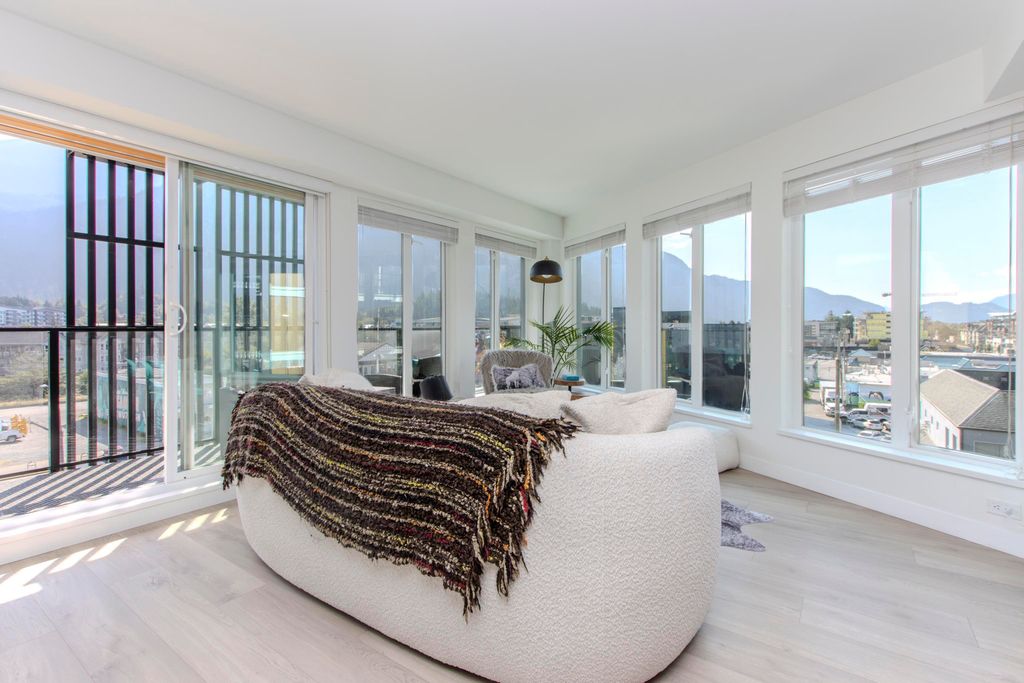 listing image 1103083903461773820