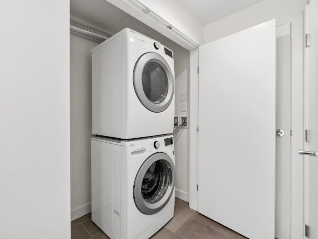 listing image 1103048700295656604