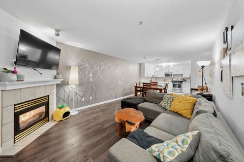 121 Shoreline Circle 311 Port Moody BC V3H 5G2