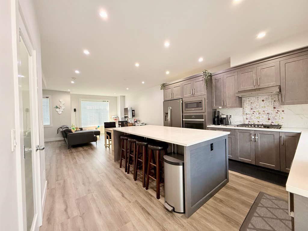 Photo of 19239 70 Avenue #3, Surrey, BC V4N 6S8 (MLS # R3148983)