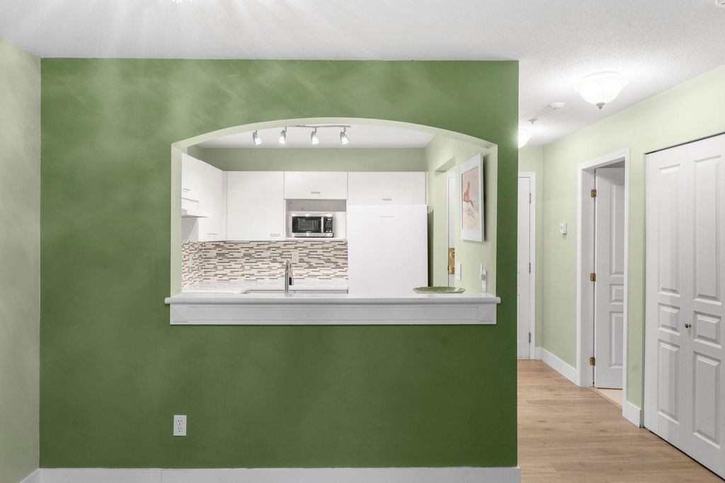 listing image 1100594373903197336