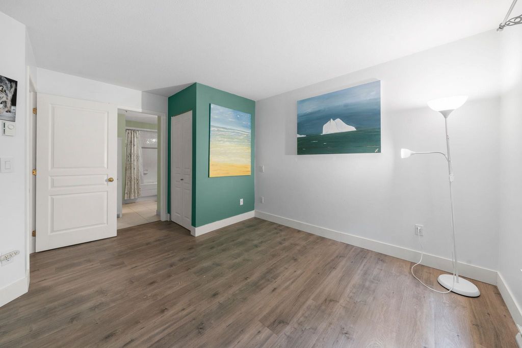 listing image 1105971574416025528