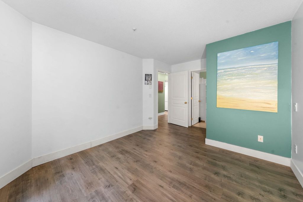 listing image 1106099760060829152