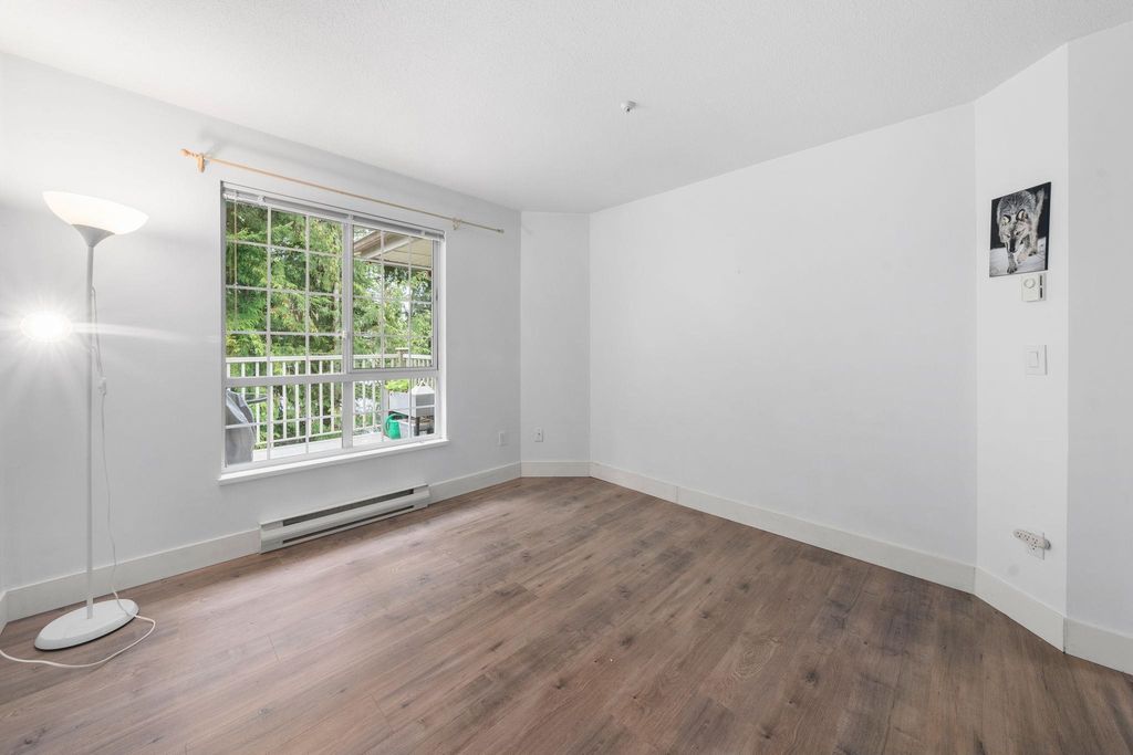 listing image 1103096385513291263