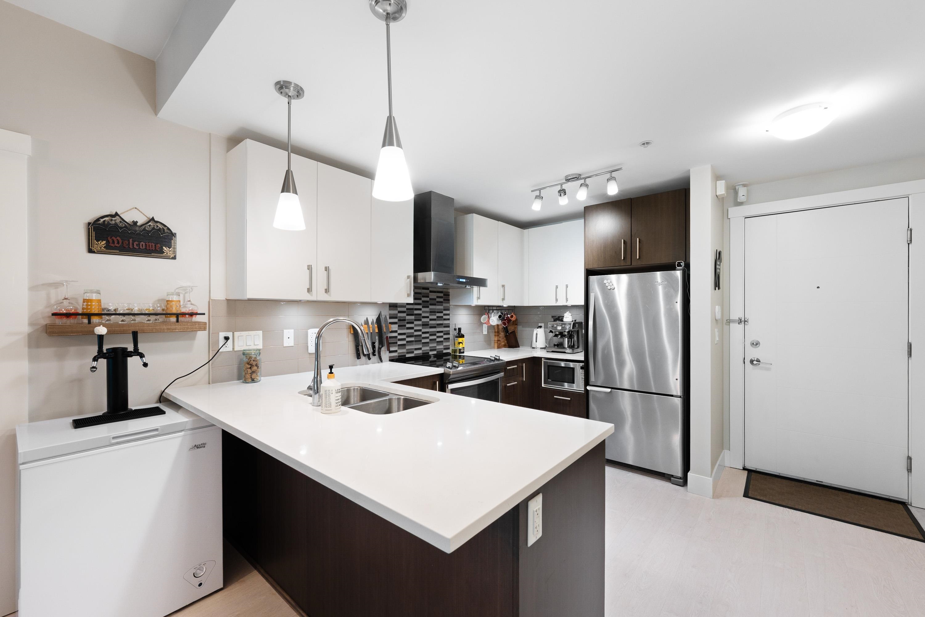 2460 Kelly Avenue 101