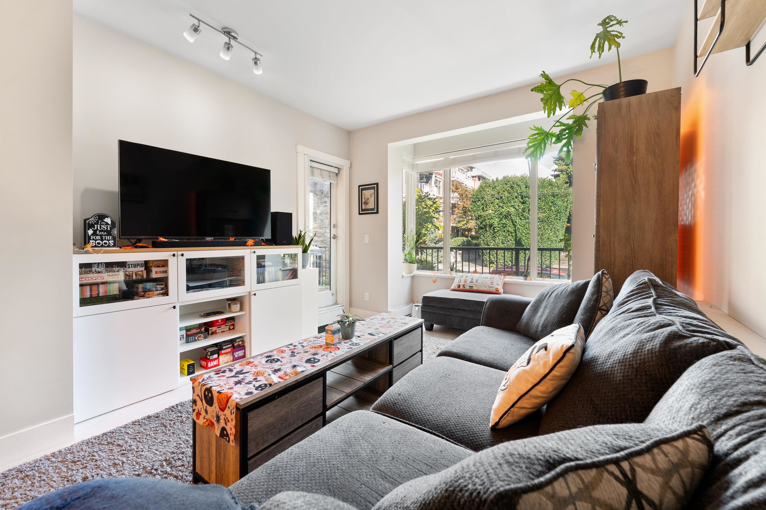 2460 Kelly Avenue 101