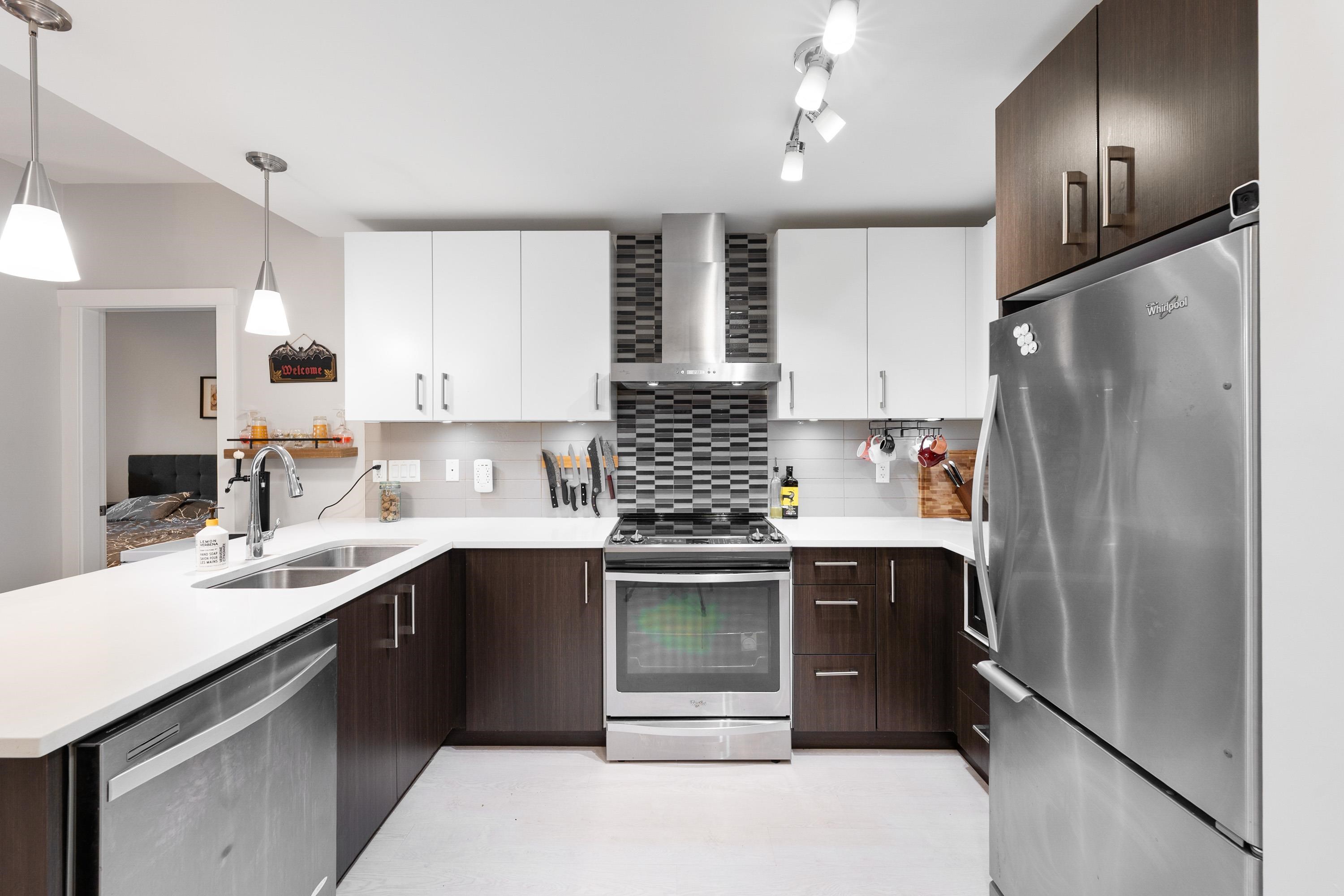 2460 Kelly Avenue 101