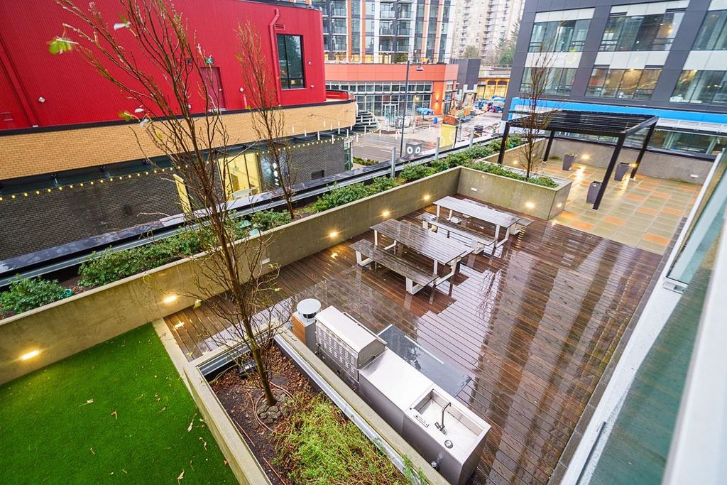 listing image 1104828147474090810