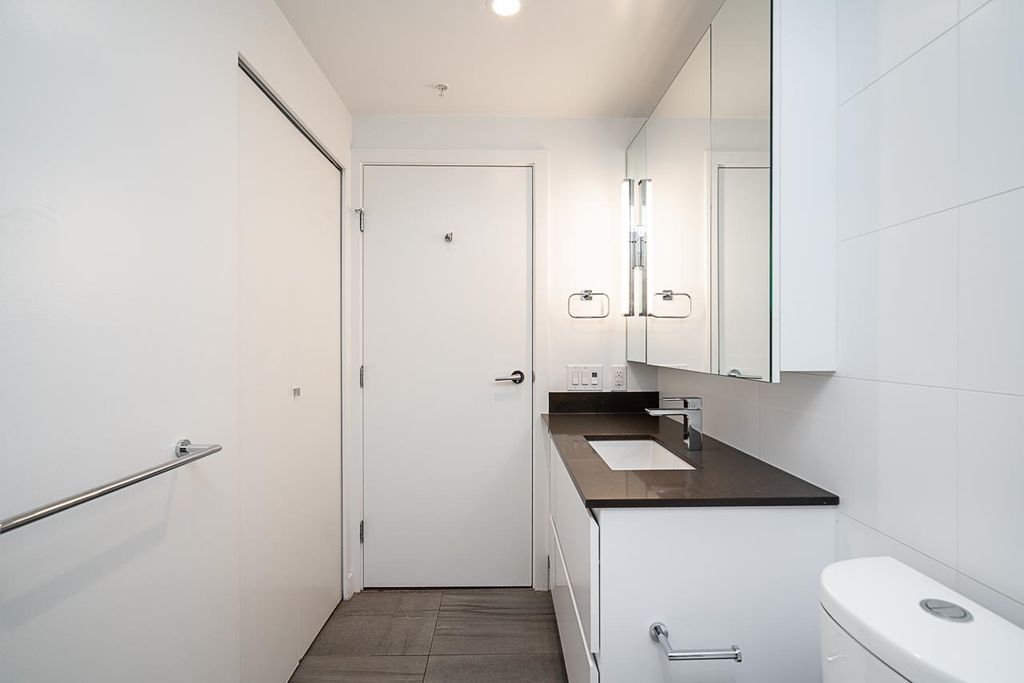 listing image 1101159816527603963