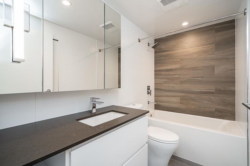 listing image 1108695897525083520