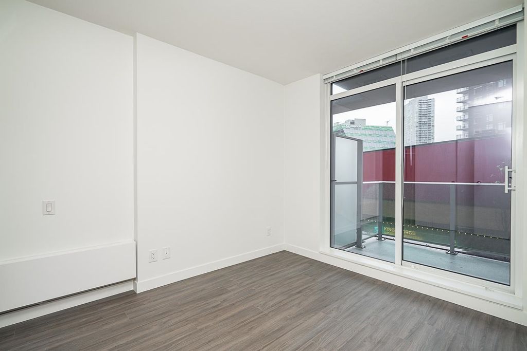 listing image 1102657247776757621