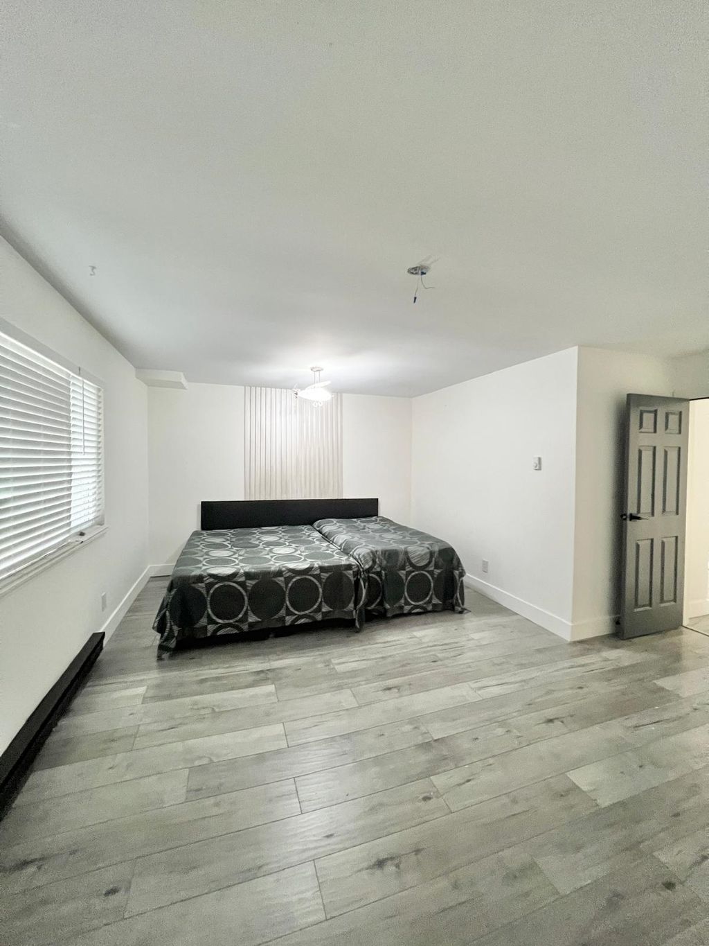 listing image 1106882641741408303