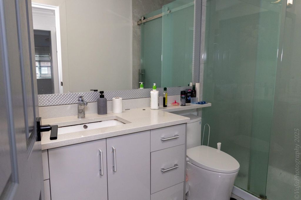 listing image 1102128064606901510