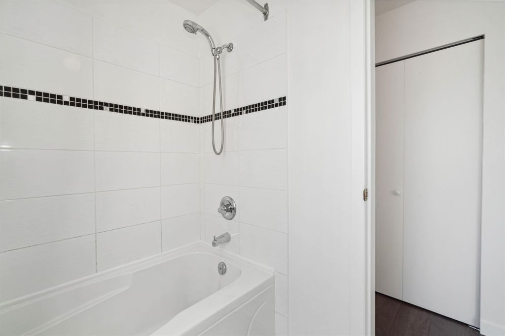 listing image 1101262190861702835