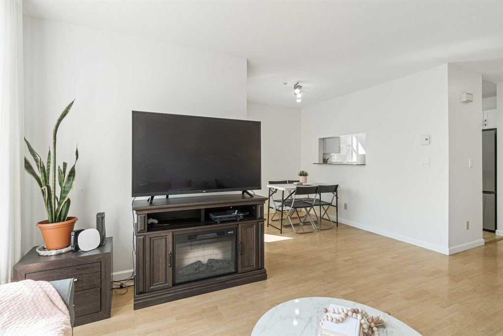 listing image 1109144462263392916