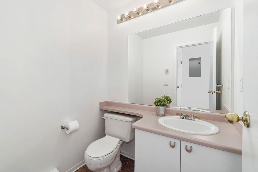 listing image 1102857367142901779