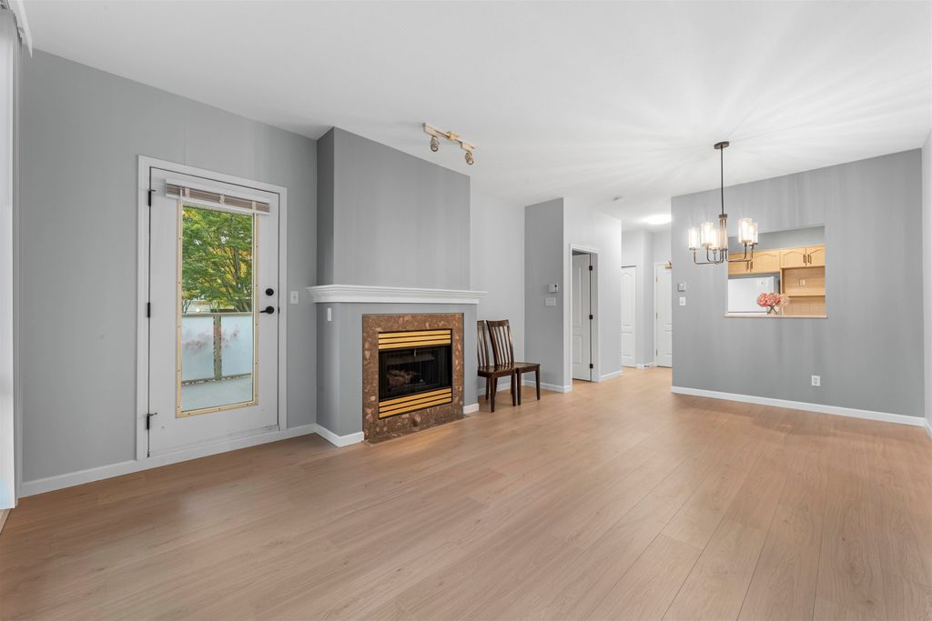 listing image 1107366919468095936