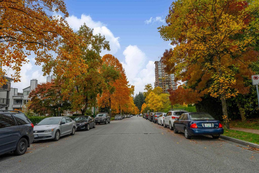 listing image 1102601502633853700