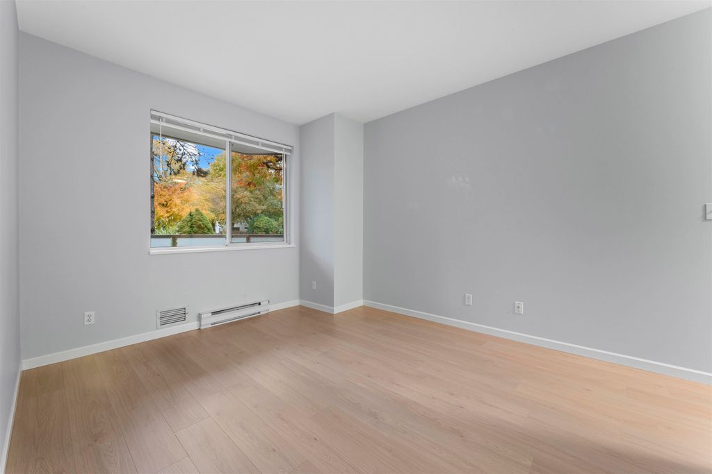 listing image 1104140940970742596