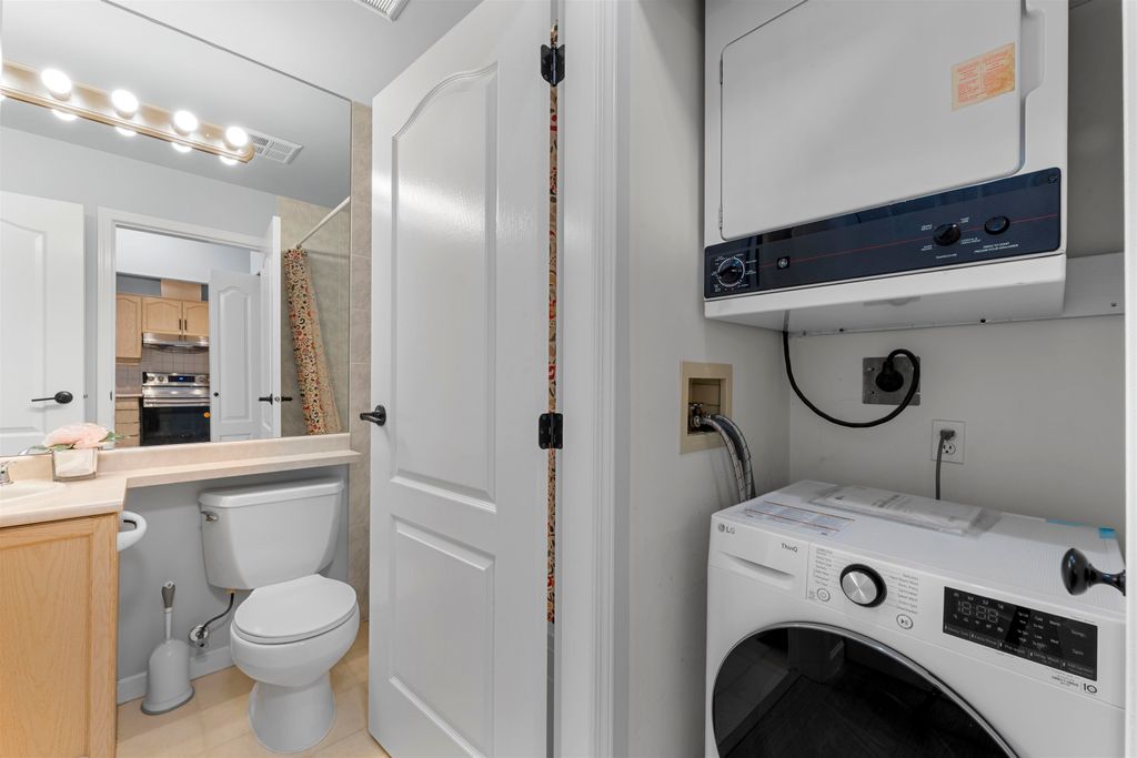 listing image 1109093048472290057