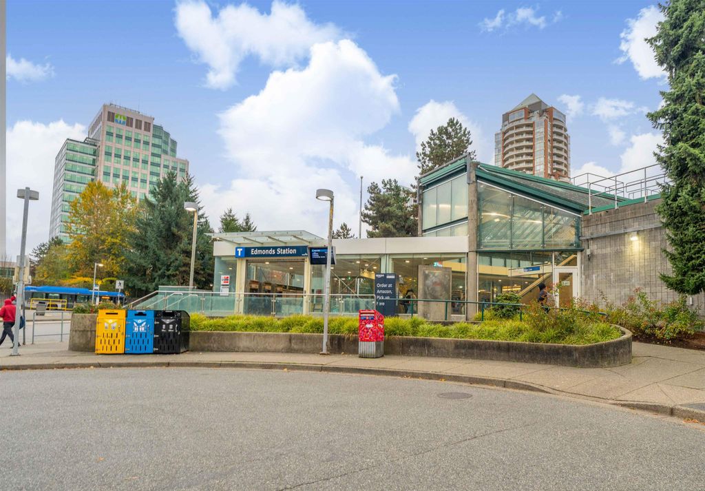 listing image 1104049075040780266