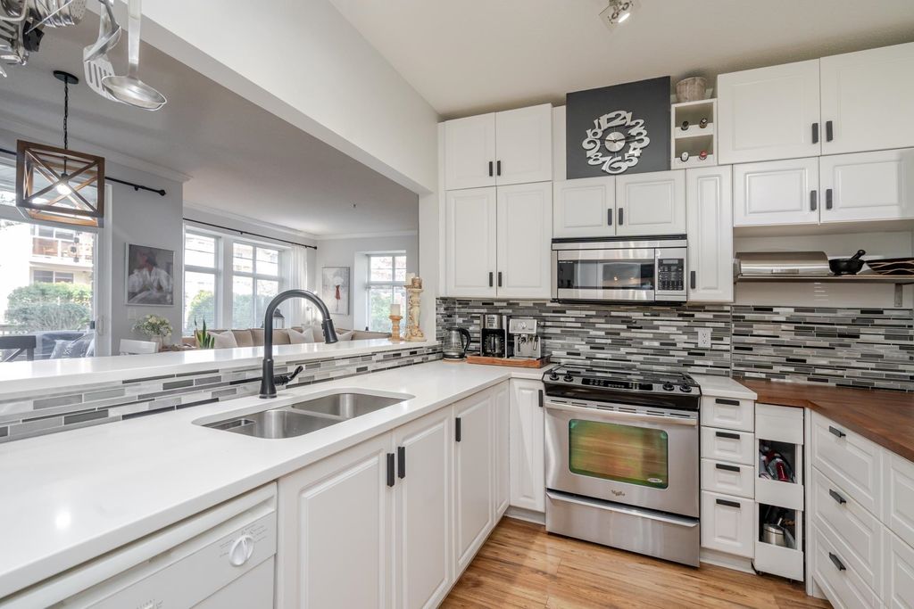 listing image 1104338373370103506