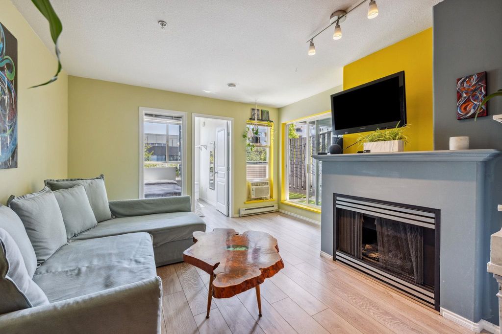 listing image 1108629153156437811