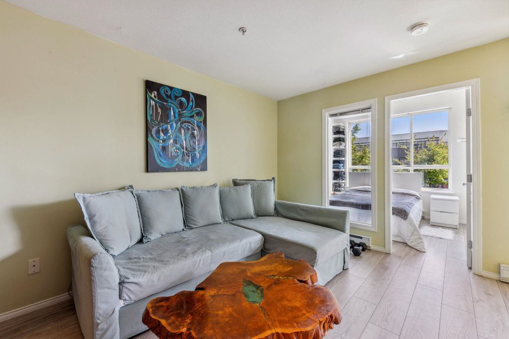 listing image 1104940348419216066