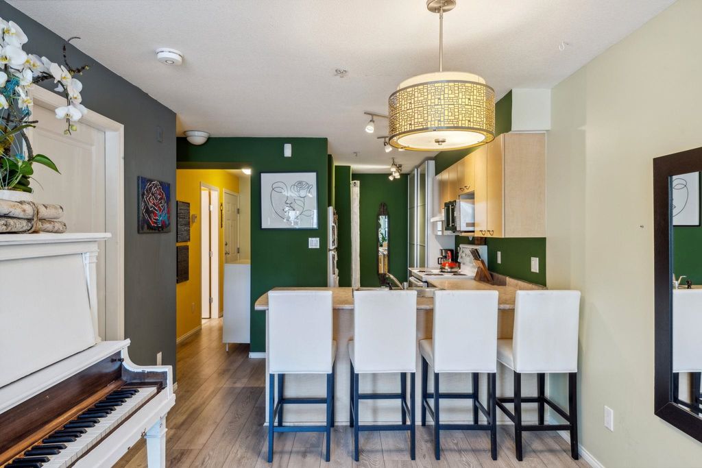 listing image 1100052401205882155