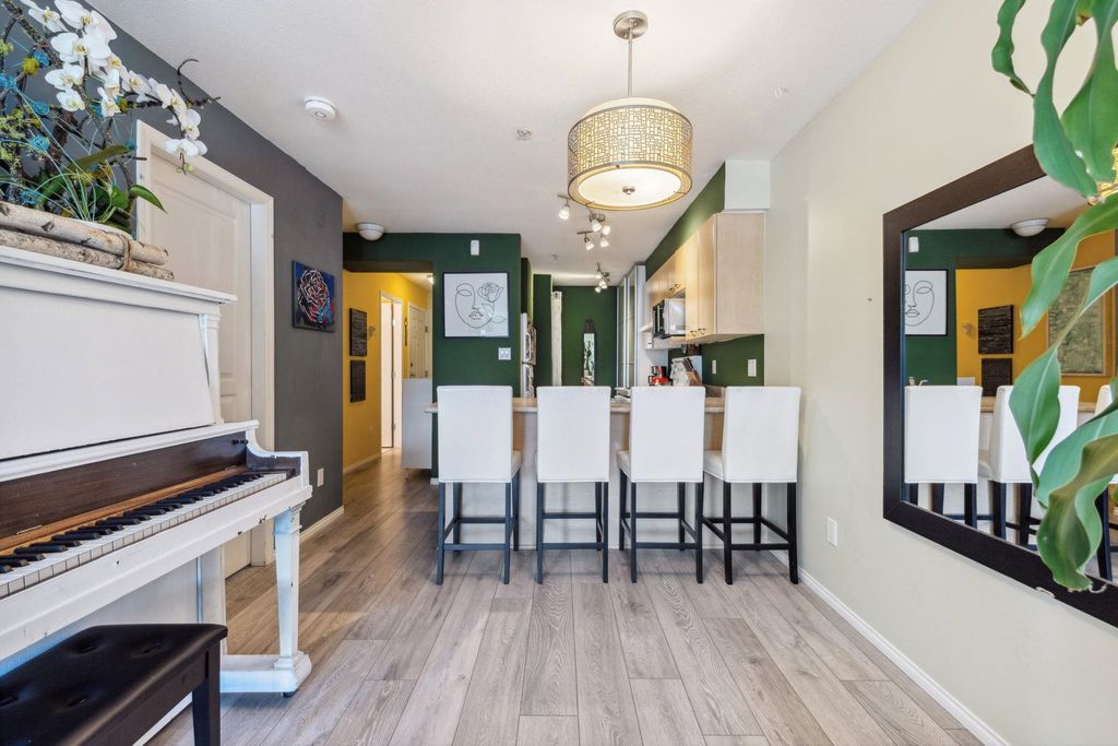 listing image 1104542233812111274