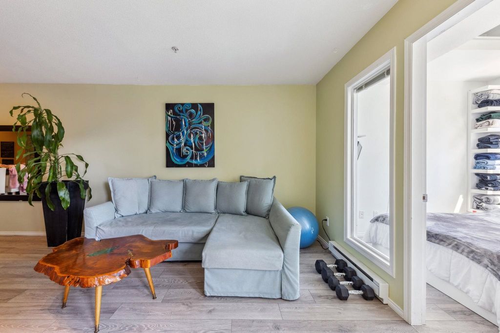 listing image 1105106677137976510