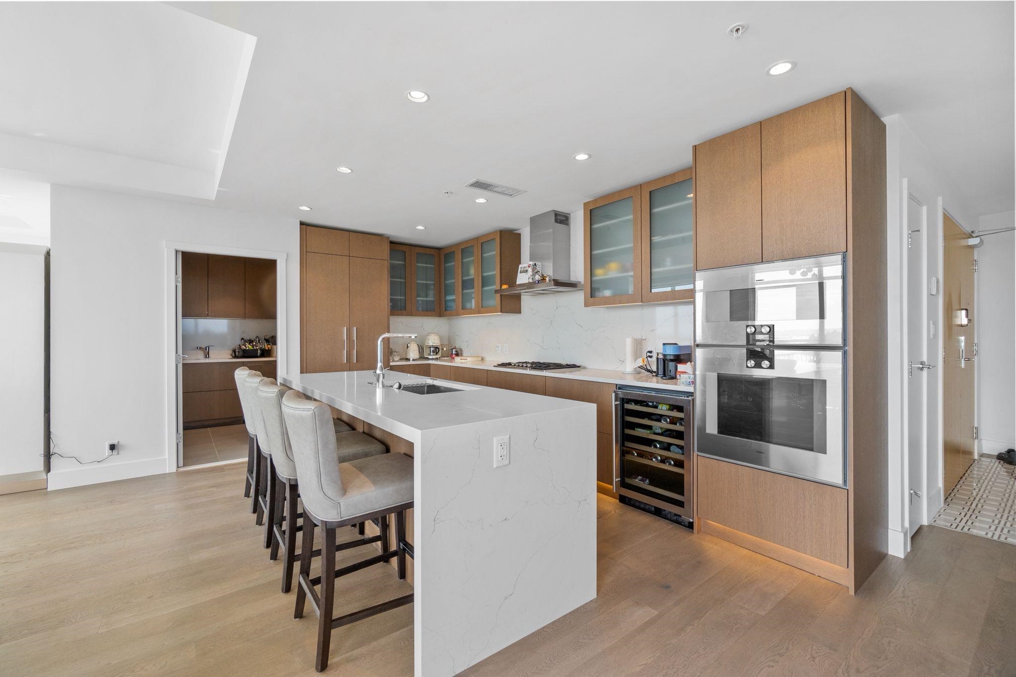 1632 Lions Gate Lane 2201