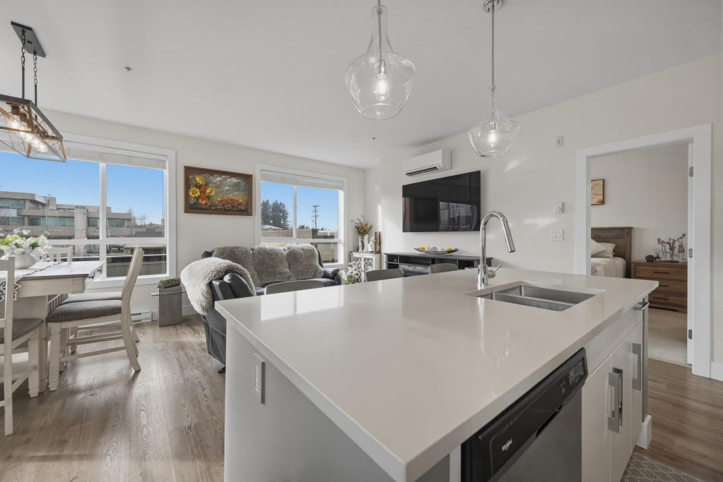 Photo of 32838 Ventura Avenue Avenue #212, Abbotsford, BC V2S 0M5 (MLS # R3146909)