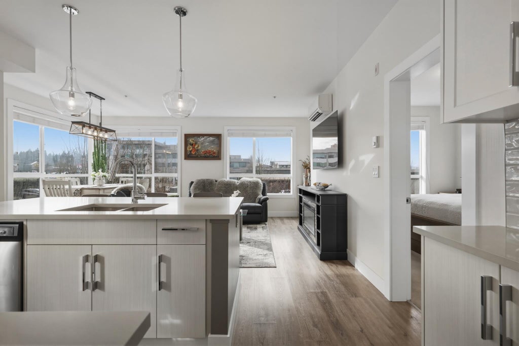 Photo of 32838 Ventura Avenue Avenue #212, Abbotsford, BC V2S 0M5 (MLS # R3146909)