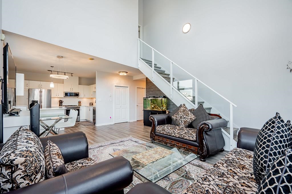 2225 Holdom Avenue 304