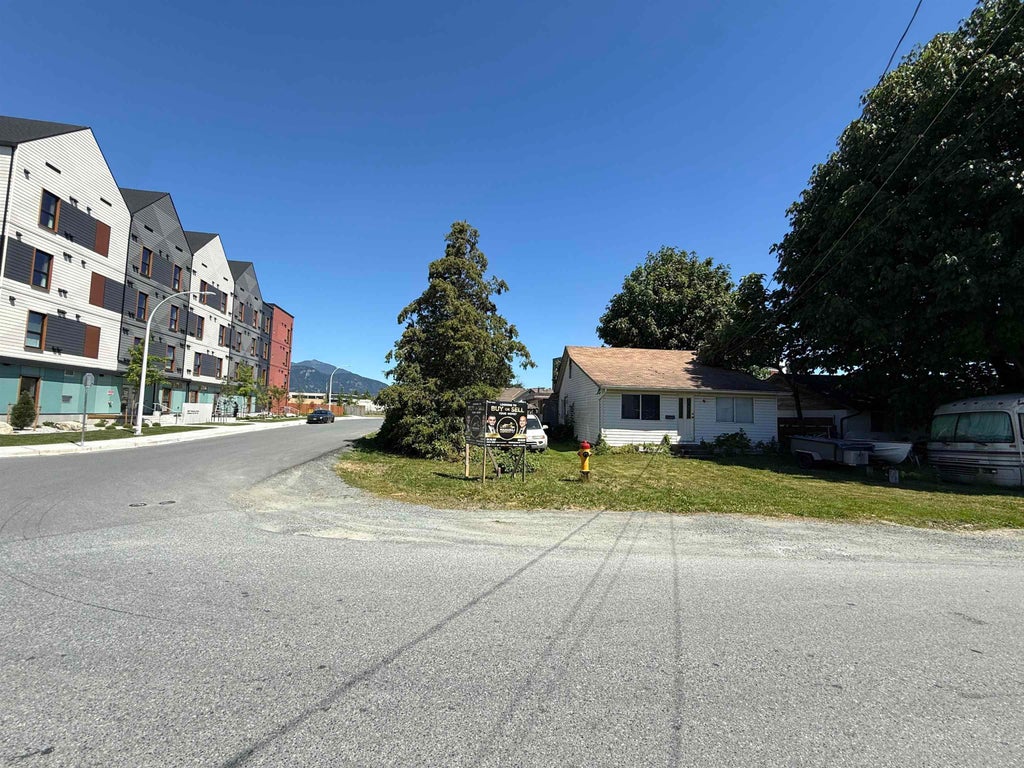 Photo of 45871 Rowat Avenue, Chilliwack, BC V2P 1J2 (MLS # R3169350)
