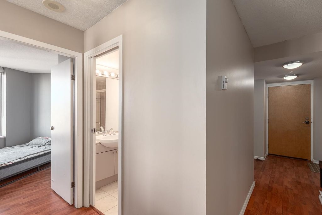 listing image 1108120196969031357