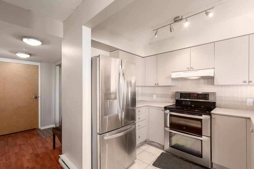 listing image 1106379096065354496