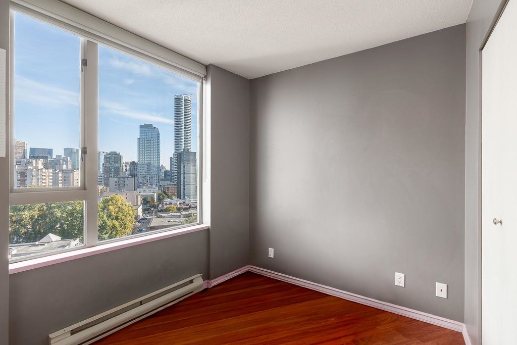 listing image 1104771800732608196