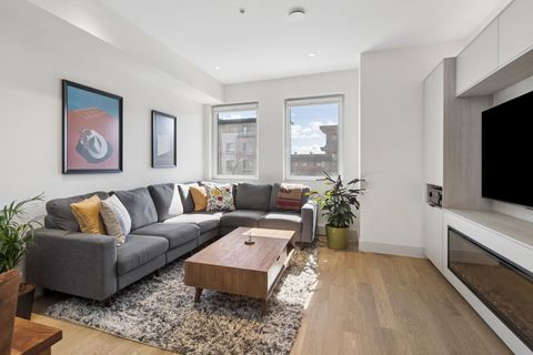 632 E 3rd Street 2 North Vancouver BC V7L 0J1