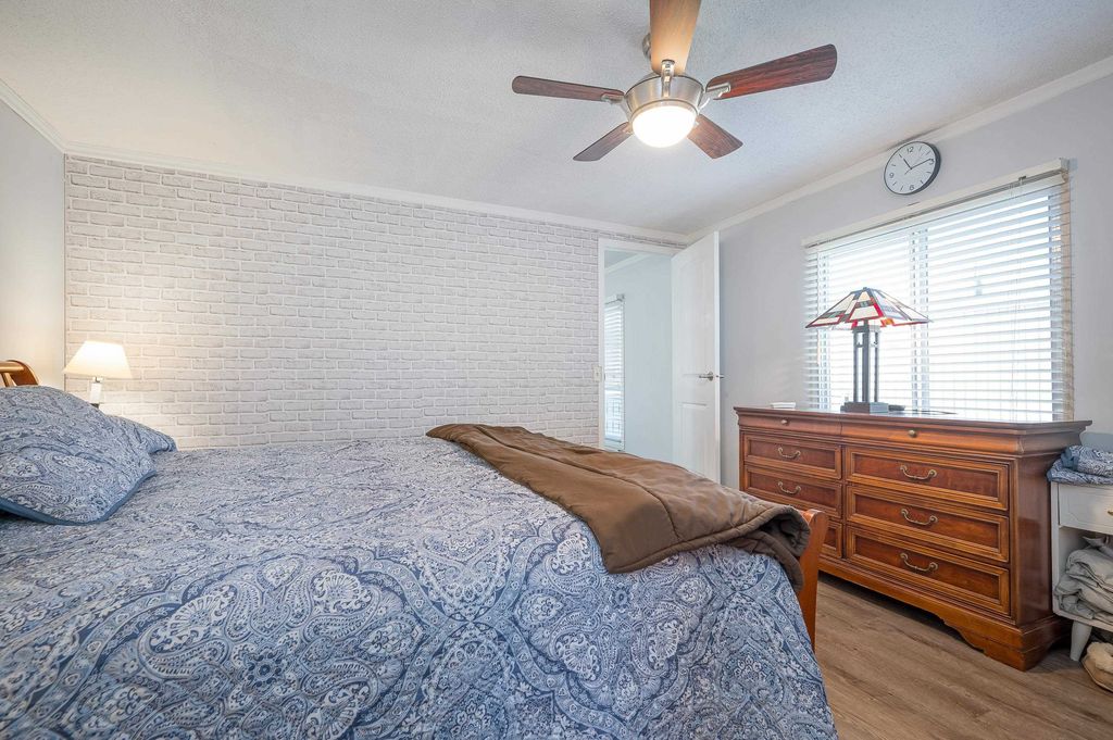 listing image 1108813009164152769