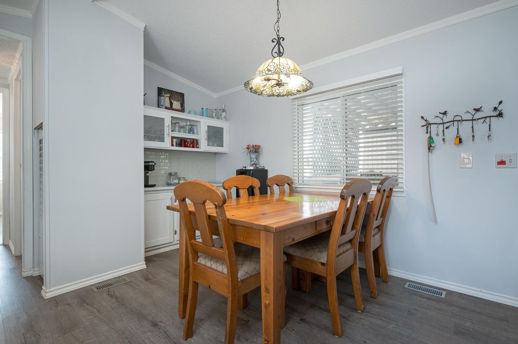 listing image 1104796163781557219