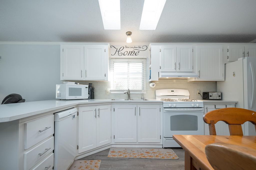 listing image 1104500433975914771