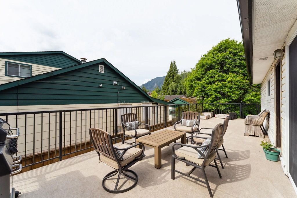 listing image 1108790613257311681