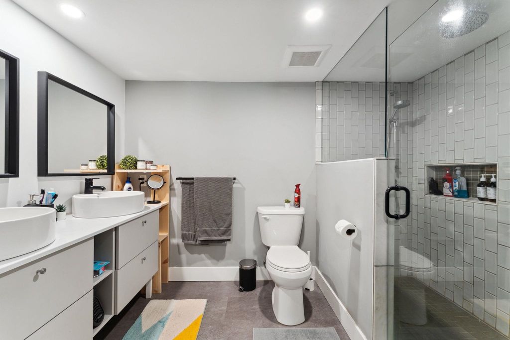 listing image 1101807185173995299