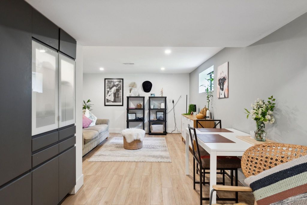 listing image 1105980875705813208